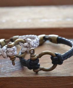 Pulseira em couro manilha cor de bronze